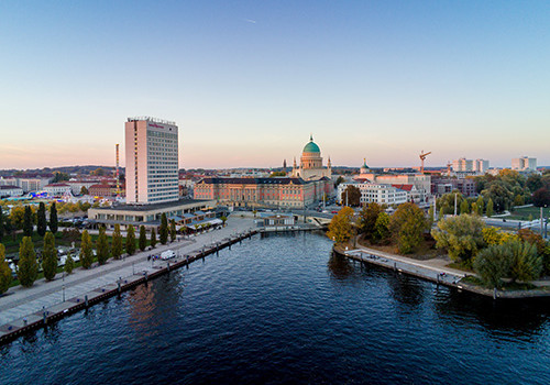 Luftbild von Potsdam mit Havel und St. Nokolaikirche