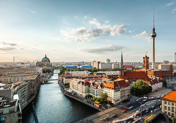 Luftbild von Berlin mit Neuem Rathaus und Fernsehturm