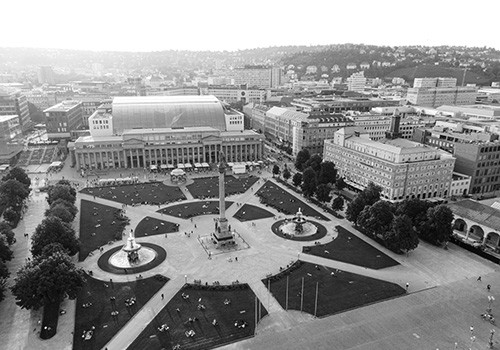 Stuttgarter Schlossplatz mit dem Kaufhaus Mitte