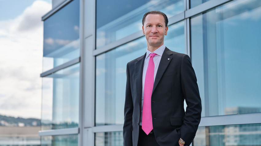 Cyrill Lanz schaut direkt in die Kamera
