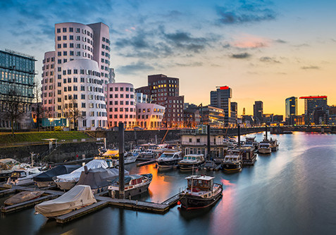 Düsseldorfer Medienhafen mit Gehry-Bauten